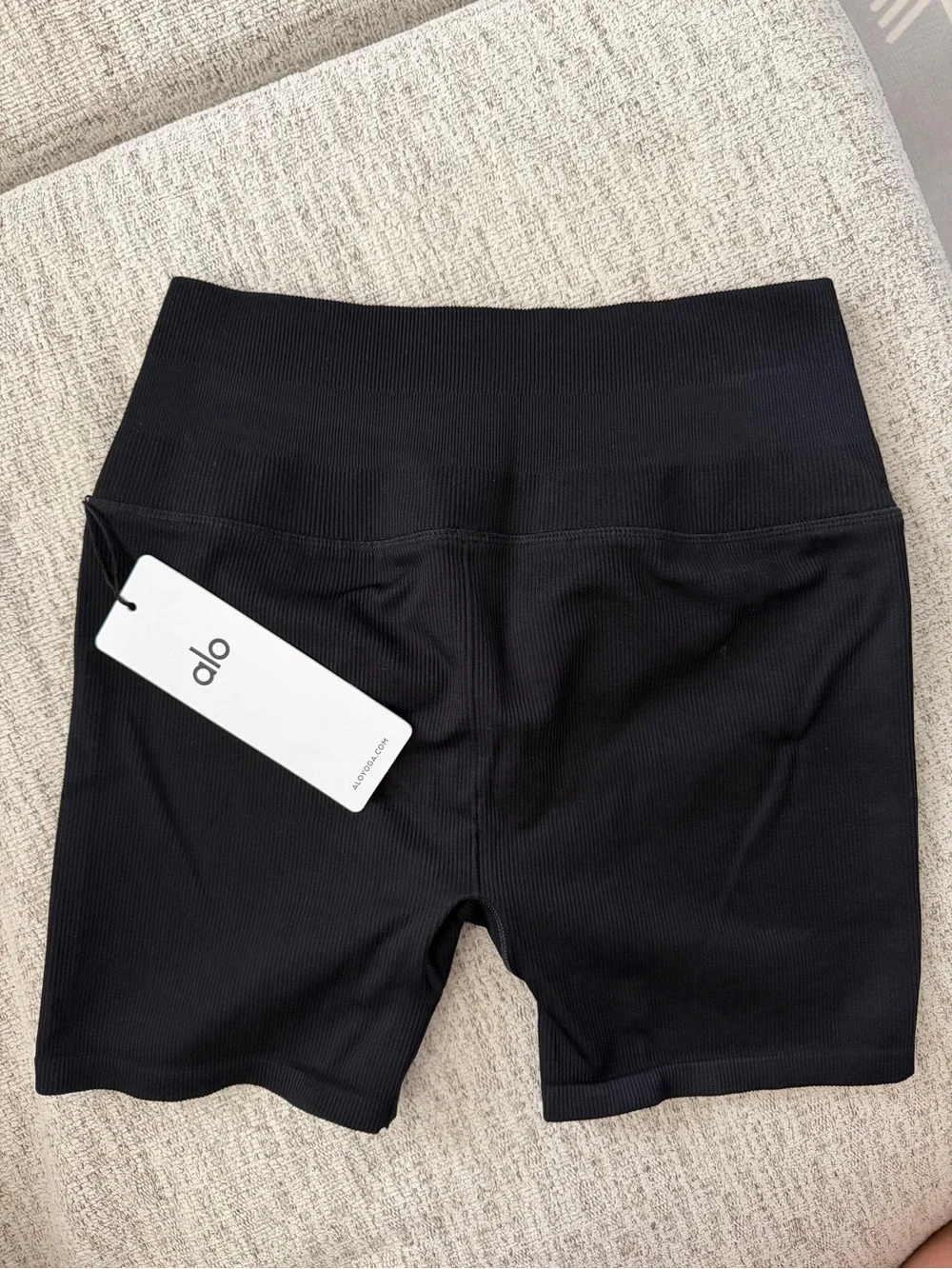 ALO 5” seamless ribbed favorite short black